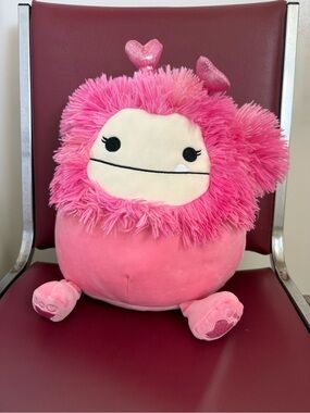 NWT Squishmallows Caparinne the Pink Bigfoot Valentine's 11"
